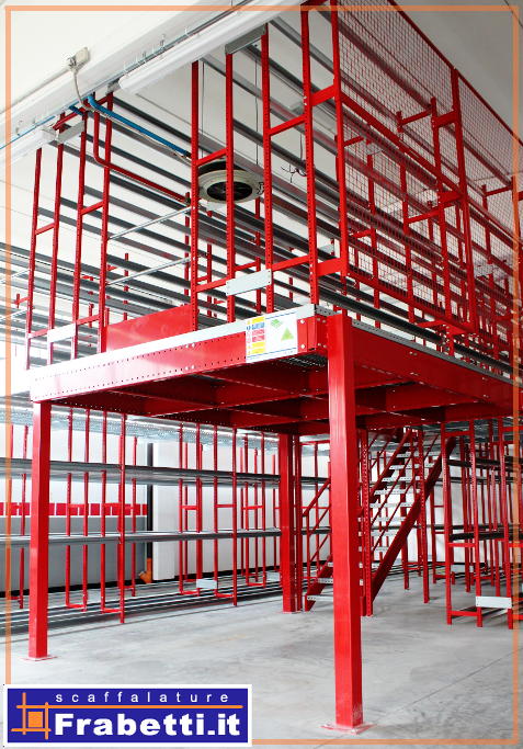 Scaffalatura per pneumatici, con soppalco, presso magazzino gomme a Imola, Bologna, realizzata nel 2014.