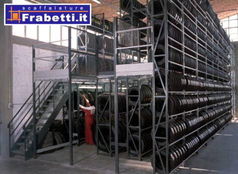 scaffalatura per pneumatici, esempio di carico gomme su scaffale